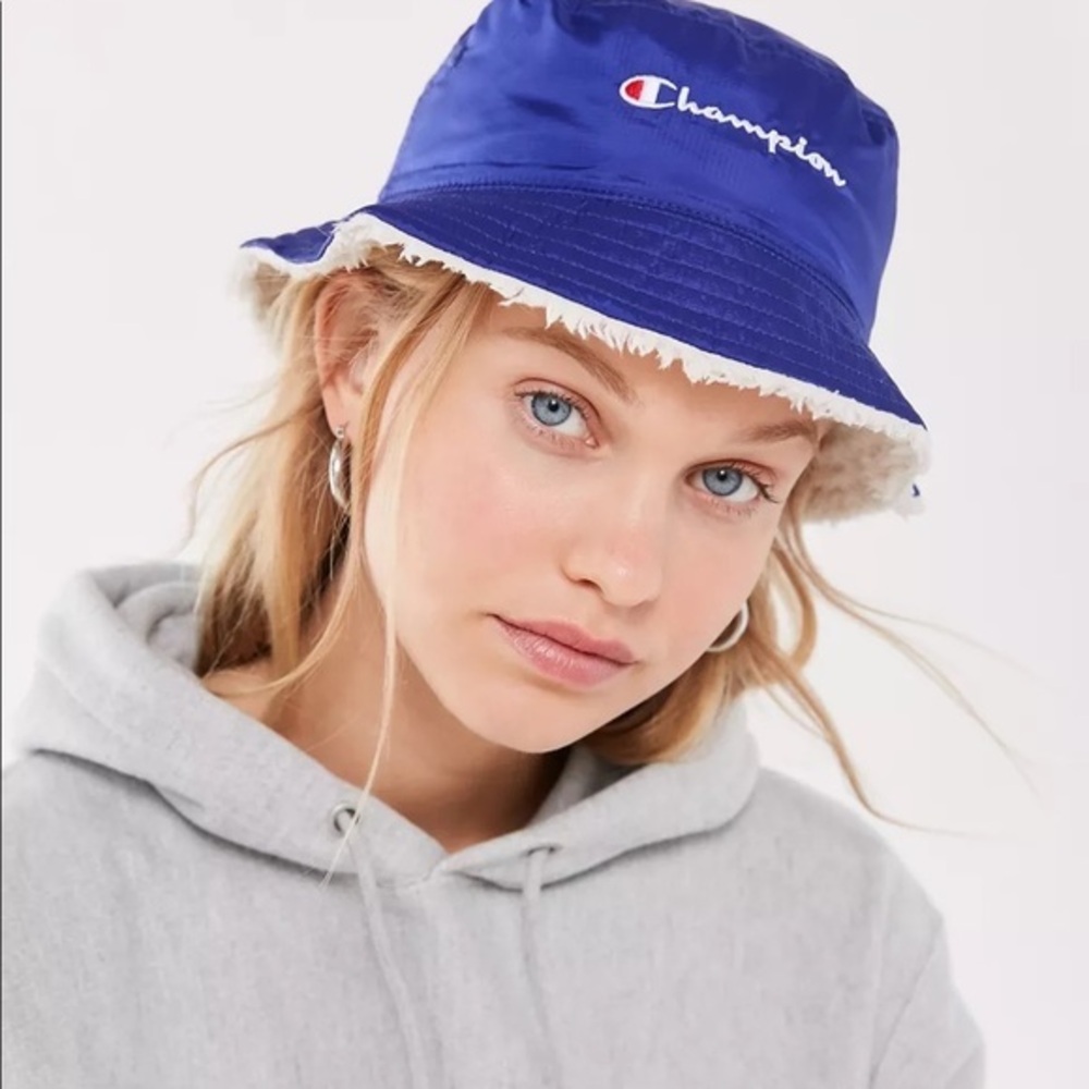 Champion UO Exclusive Reversible Bucket Hat